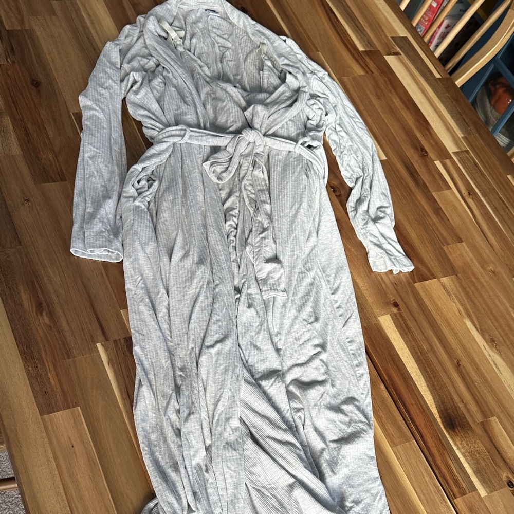 Old Navy Light Grey Nursing Nightgown and Robe Set - Picture 3 of 5
